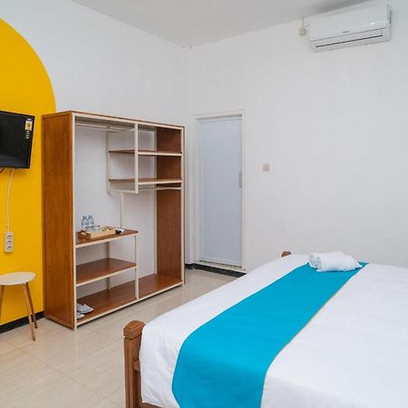 Sans Hotel Queen Batu Sumber Brantas Quarto foto
